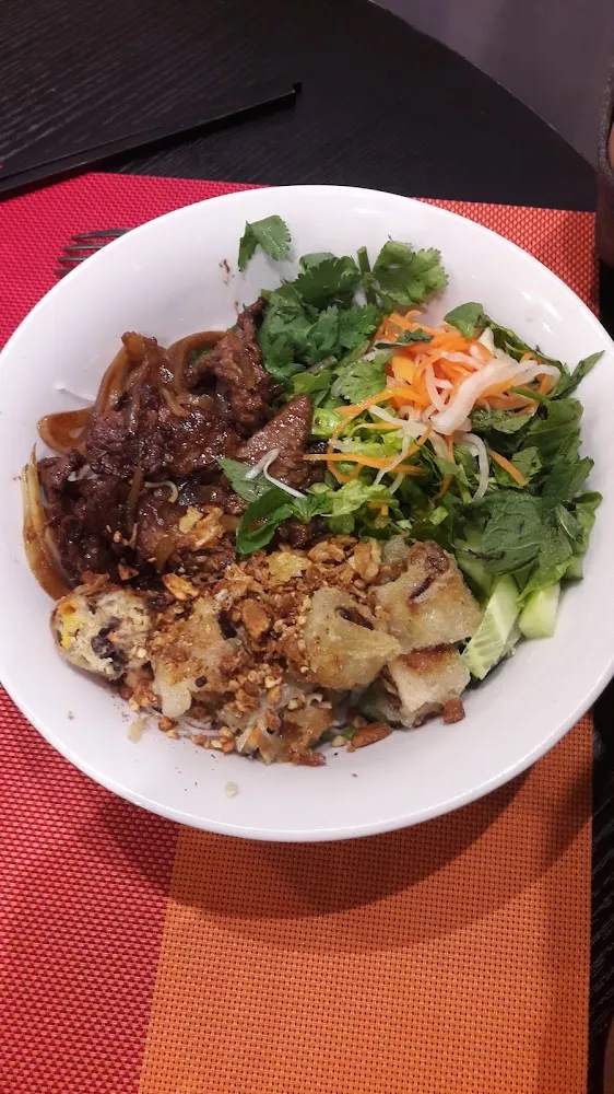 Bob Vermicetos de Riz Aux Boeufs Et Nems Bo Bun